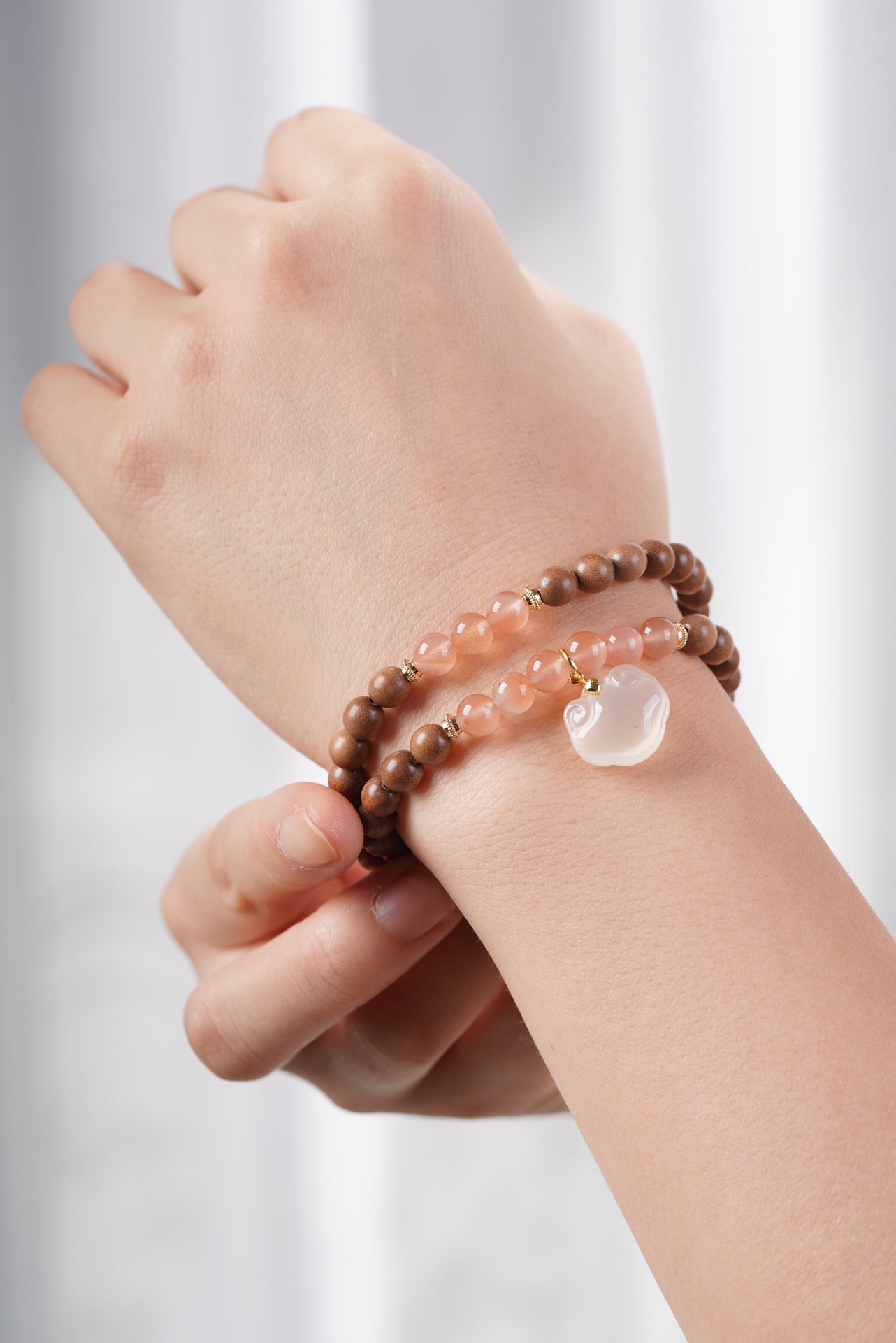 Sandalwood × Chalcedony Longevity Lock Bracelet