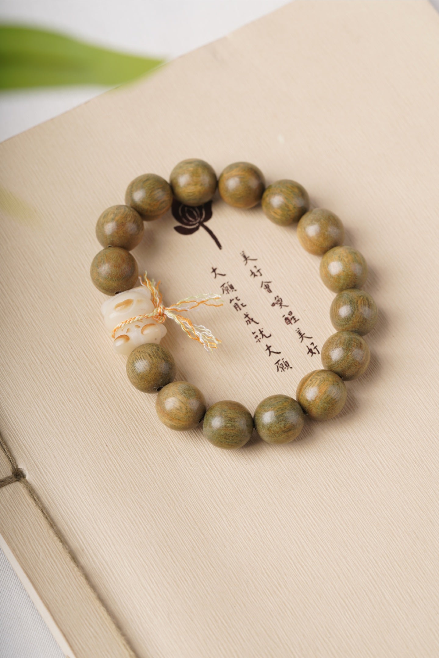 Prosperity &amp; Balance – Green Sandalwood Maneki-Neko Bracelet