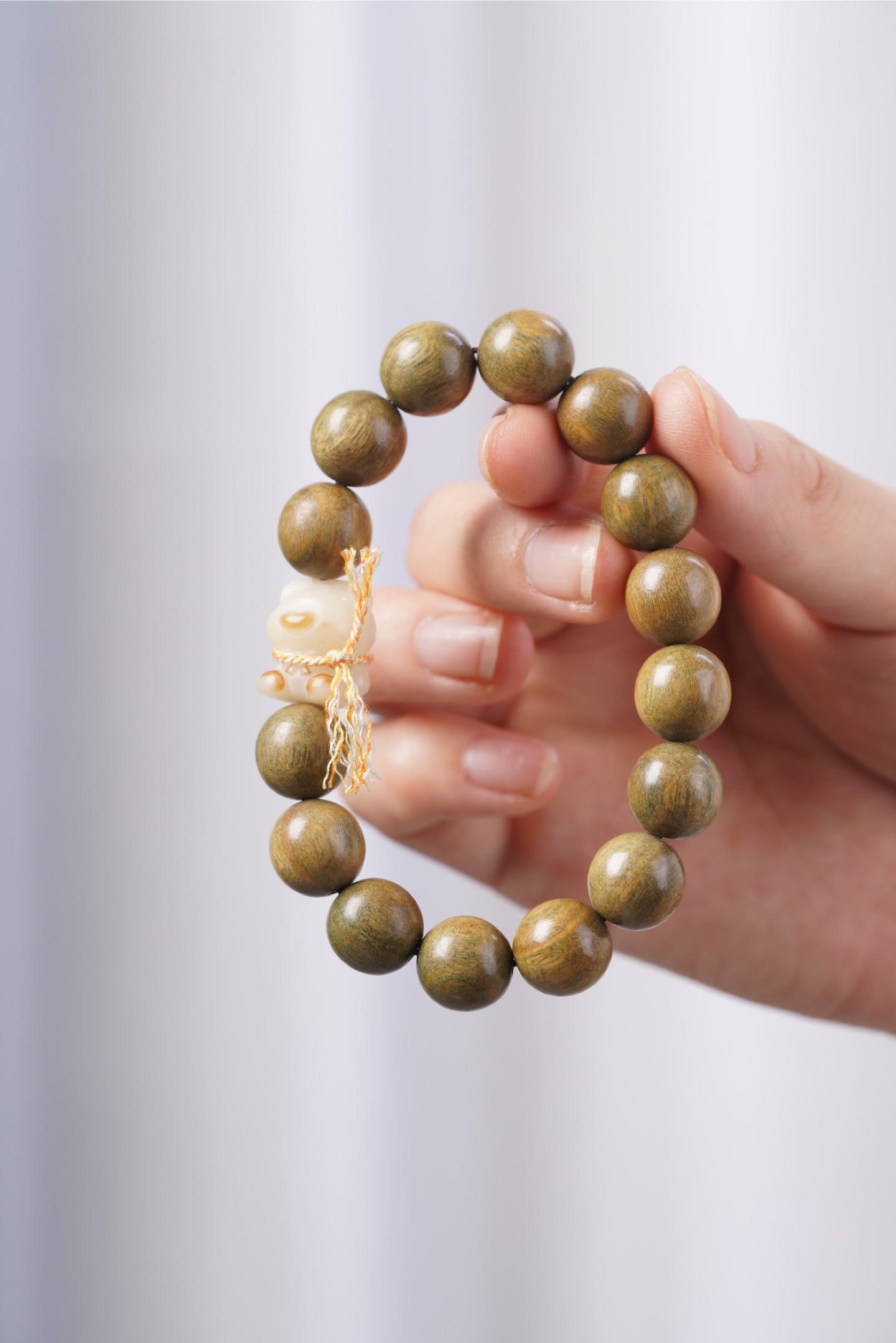 Prosperity &amp; Balance – Green Sandalwood Maneki-Neko Bracelet
