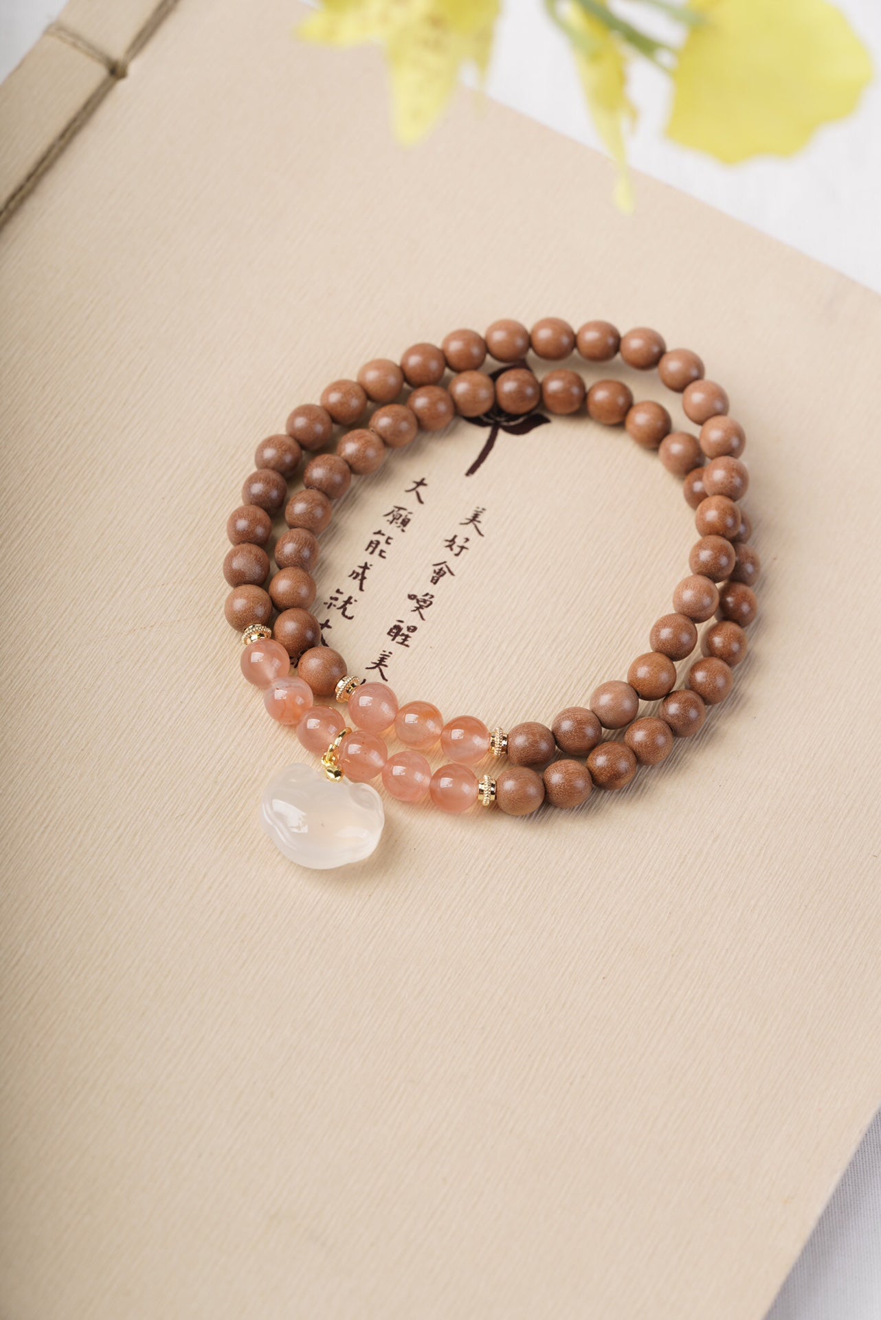 Sandalwood × Chalcedony Longevity Lock Bracelet