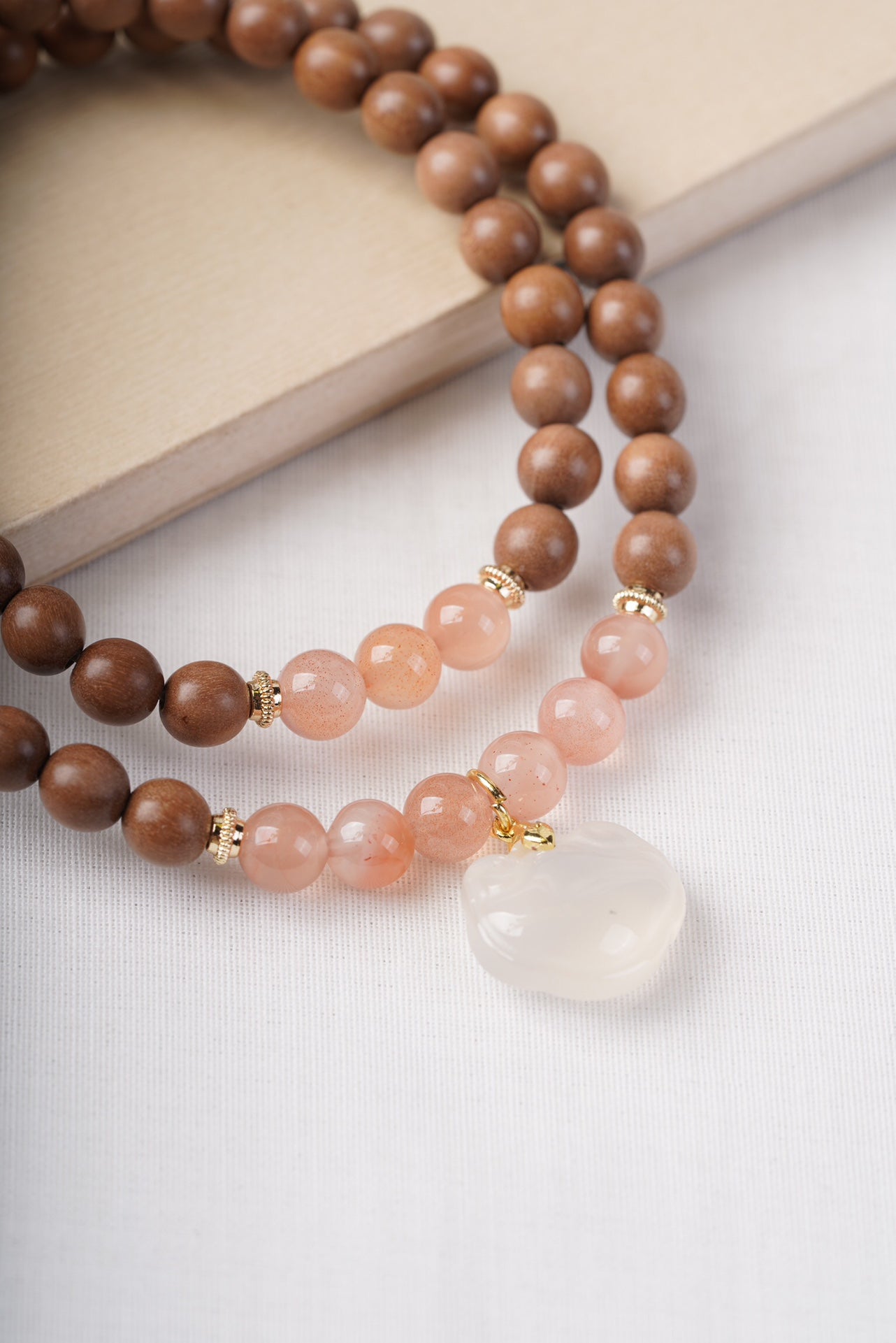 Sandalwood × Chalcedony Longevity Lock Bracelet