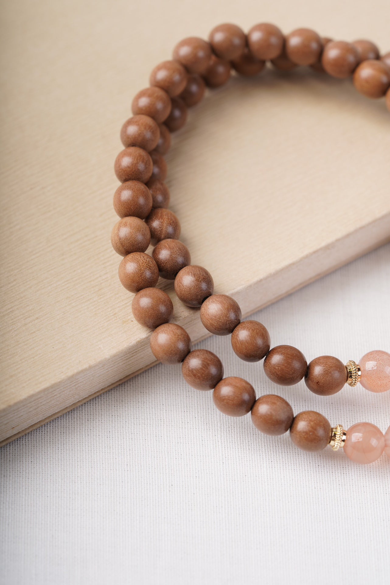 Sandalwood × Chalcedony Longevity Lock Bracelet