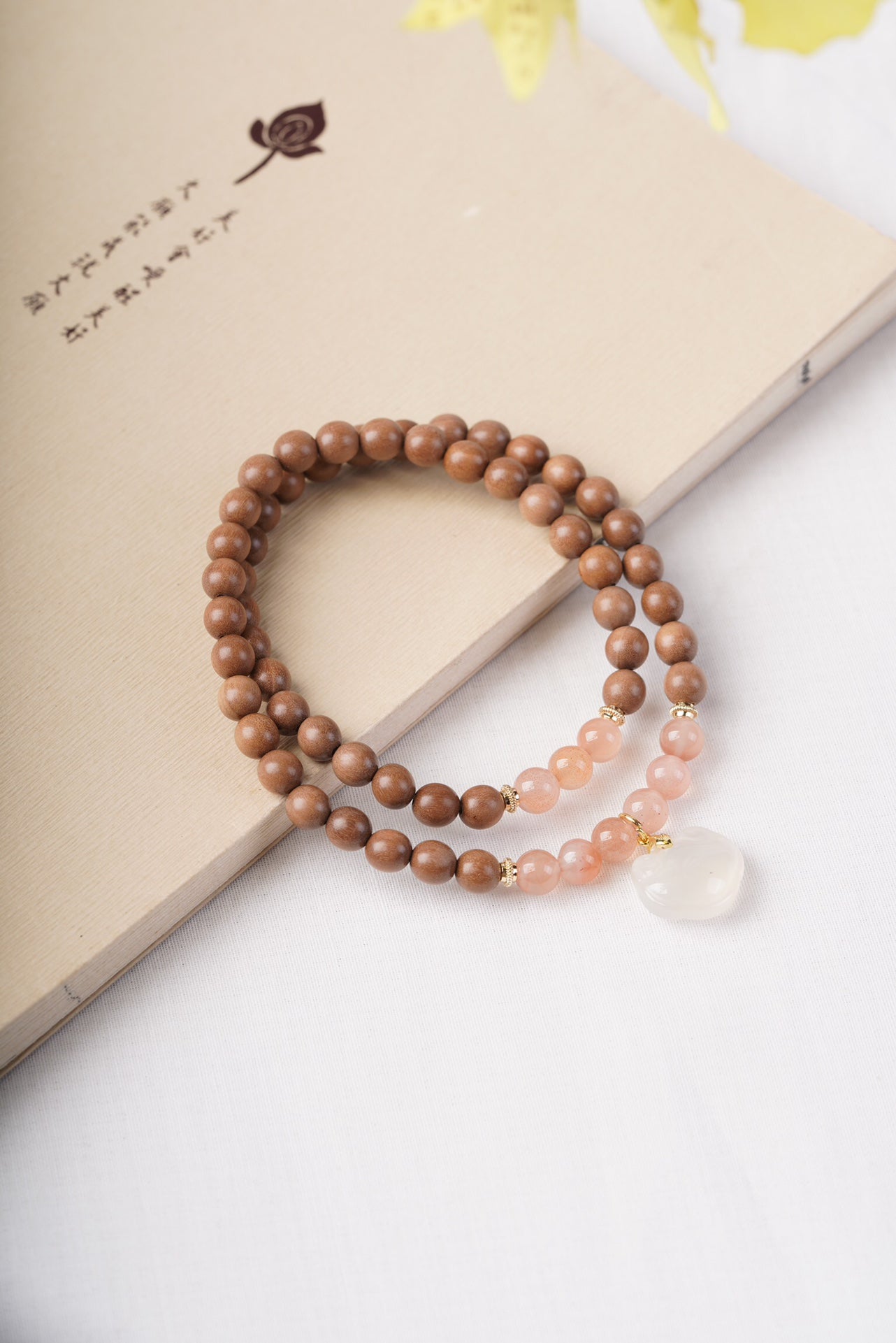 Sandalwood × Chalcedony Longevity Lock Bracelet